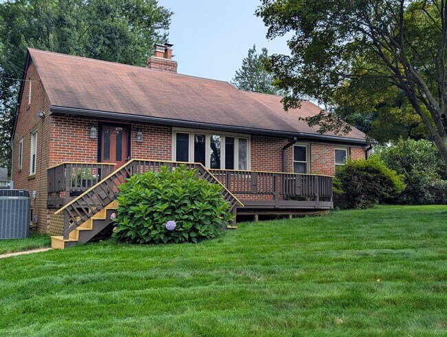 Building Photo - 1009 Circle Dr