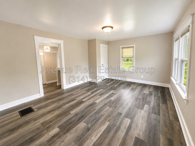 Building Photo - 8011 Ellerton Ave