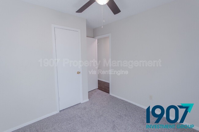 Building Photo - 1008 NW 7th Pl