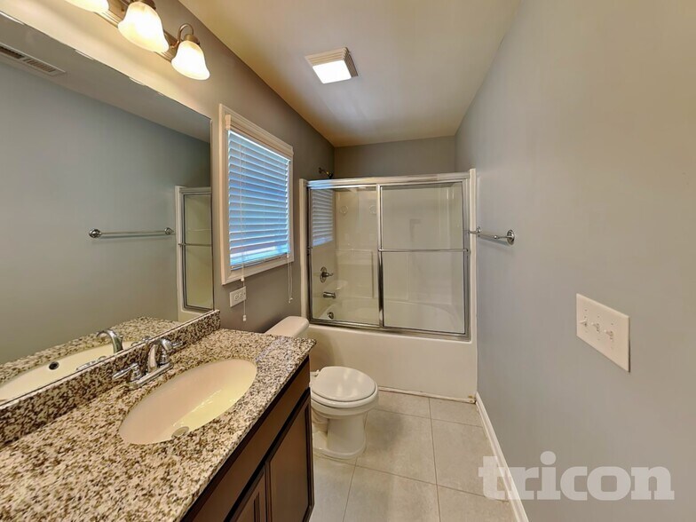 Building Photo - 474 Finch Ln