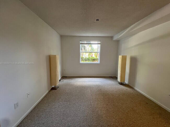 Building Photo - 17150 N Bay Rd