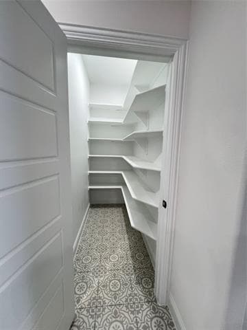 Building Photo - 615 Luxton St