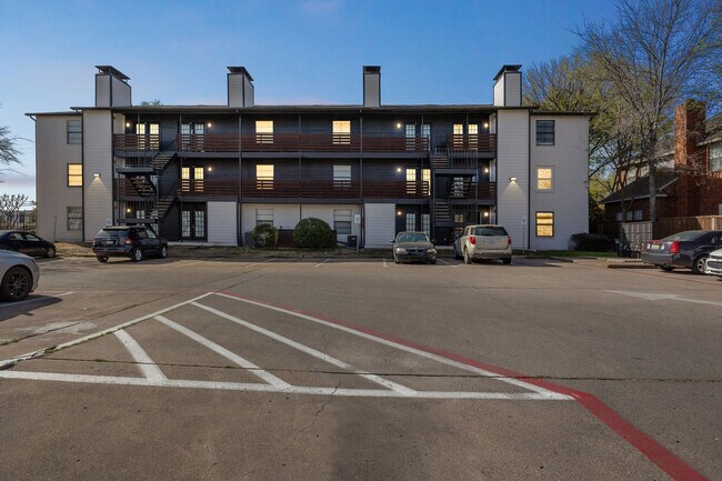 Building Photo - 2545 Thomason Cir