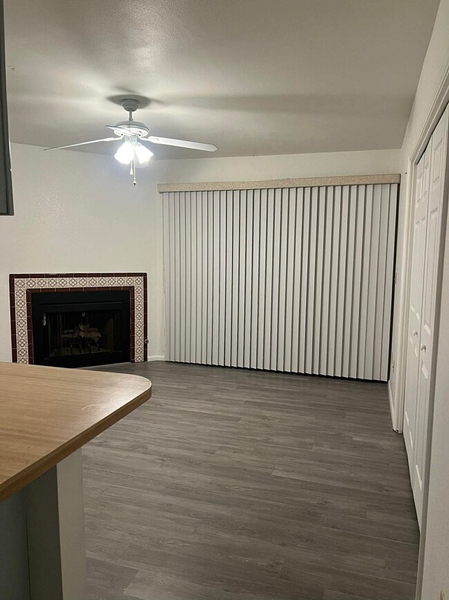 Building Photo - Calle Norlo