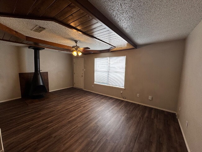 Building Photo - Beautiful One Bedroom Quadruplex on Cul-de...
