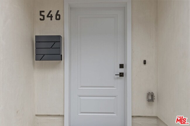Building Photo - 546 N Genesee Ave