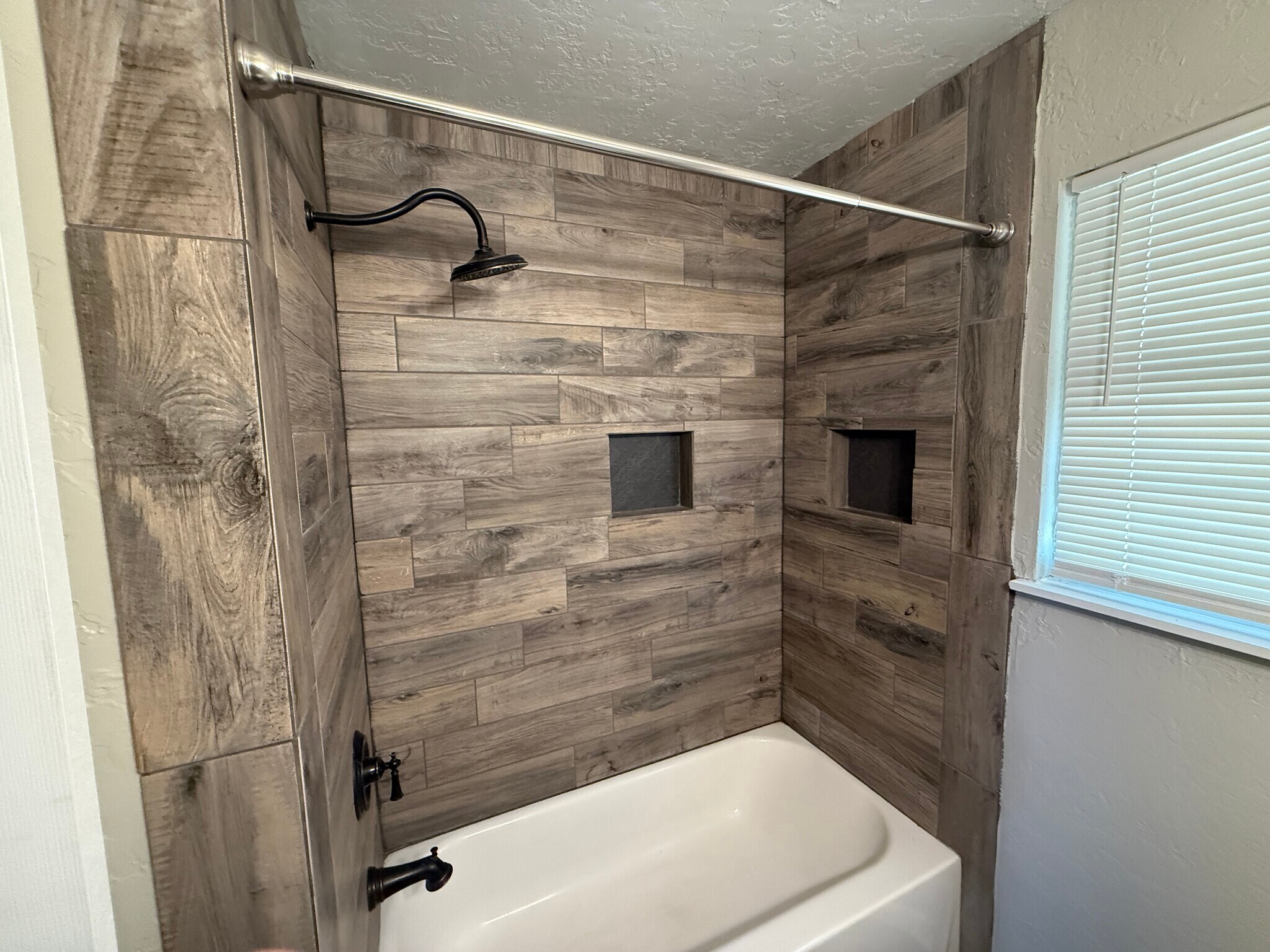 Building Photo - 1216 E Foster Ave