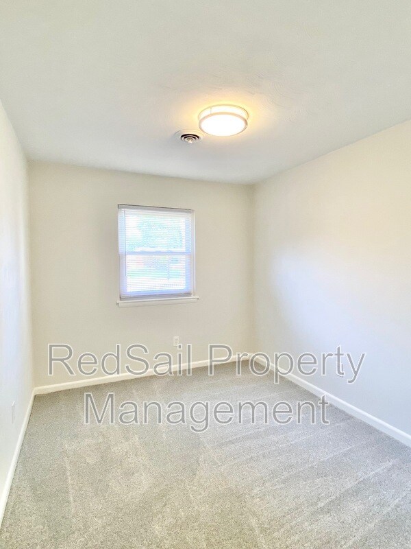 Building Photo - 701 Whitney Ct