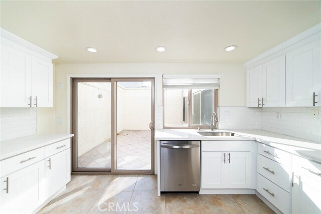 Building Photo - 13 Morena