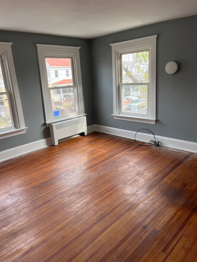 Building Photo - 544 King St