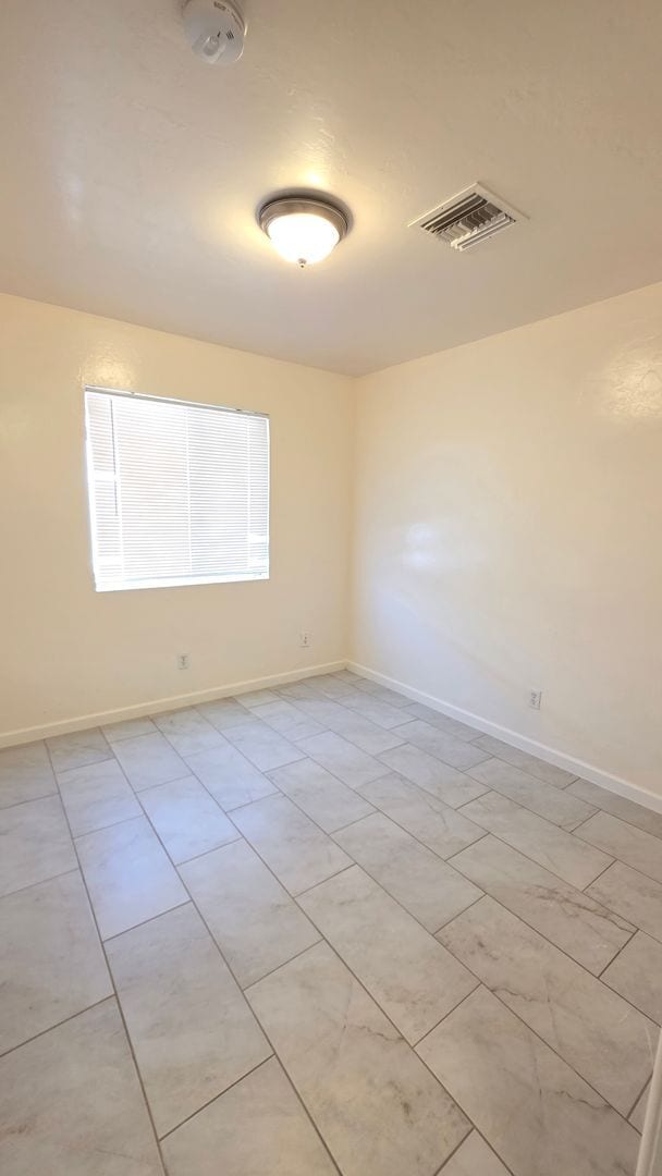 Building Photo - Beautiful Renovated  4 Bed 2 Bath HOME!