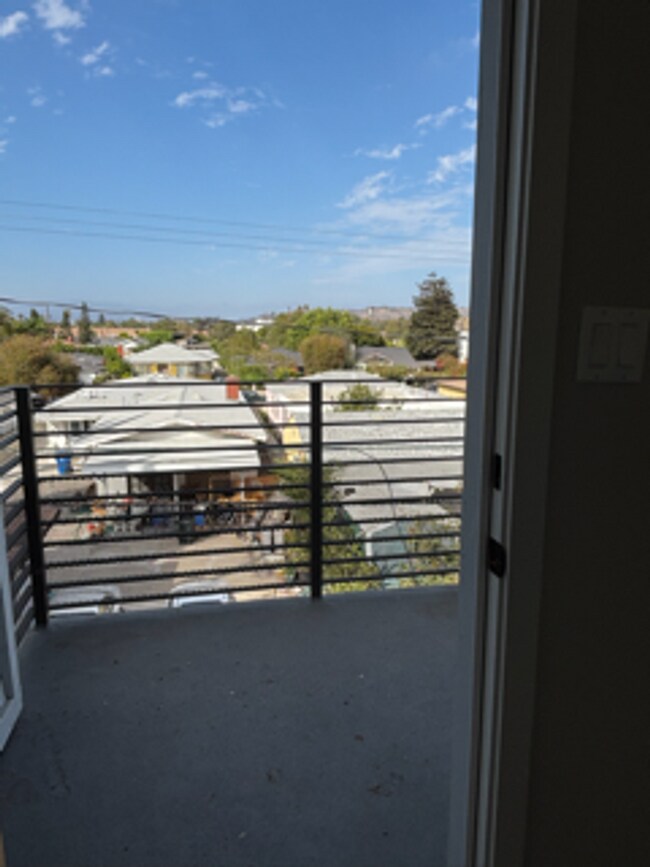 Building Photo - 4820 1/4 S Slauson Ave