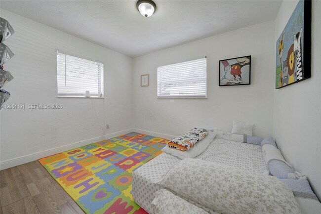 Building Photo - 6433 SW 25th St