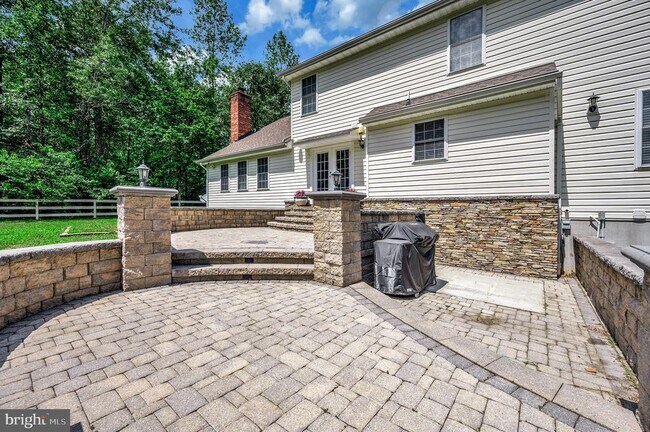Building Photo - 8 Wilderness Ct