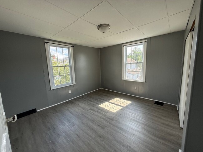 Building Photo - 3 bedroom home in College Hill