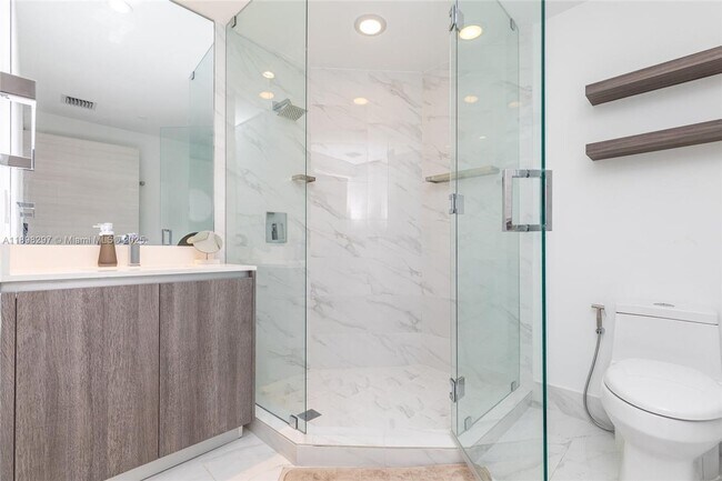 Building Photo - 801 S Miami Ave