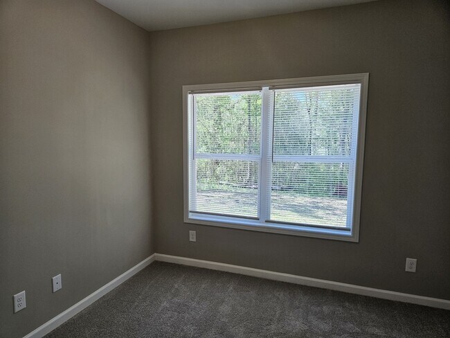 Building Photo - 184 N Burson Ave