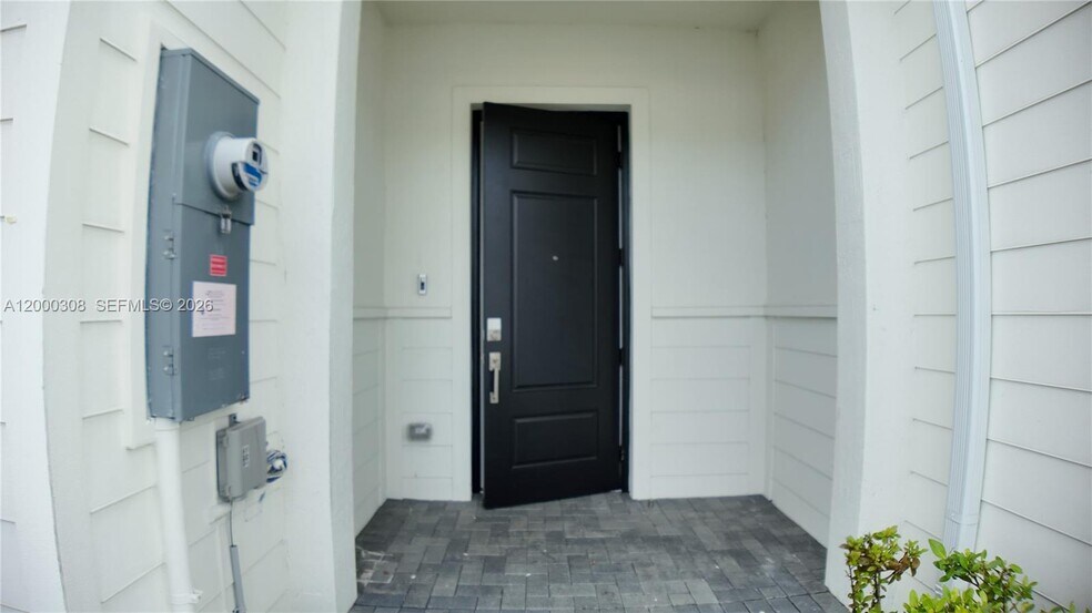 Building Photo - 4612 Hollister Ave