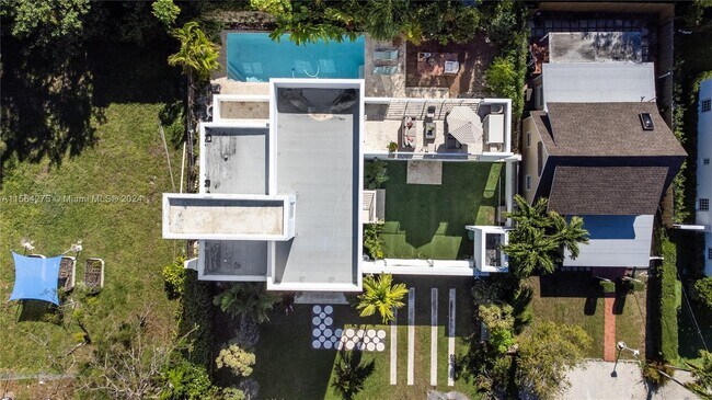 Building Photo - 696 NE 68th St