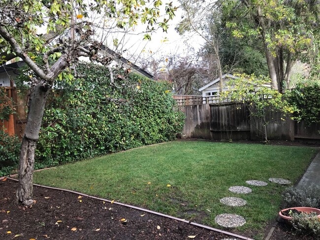 Building Photo - Fully Furnished Short Term Rental (March 7 to June 28, 2025) By Downtown Menlo Park!