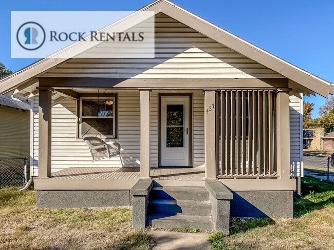 Building Photo - 2 Bed 1 Bath with Basement