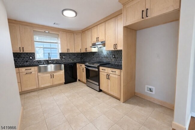 Building Photo - 231 N 12th St