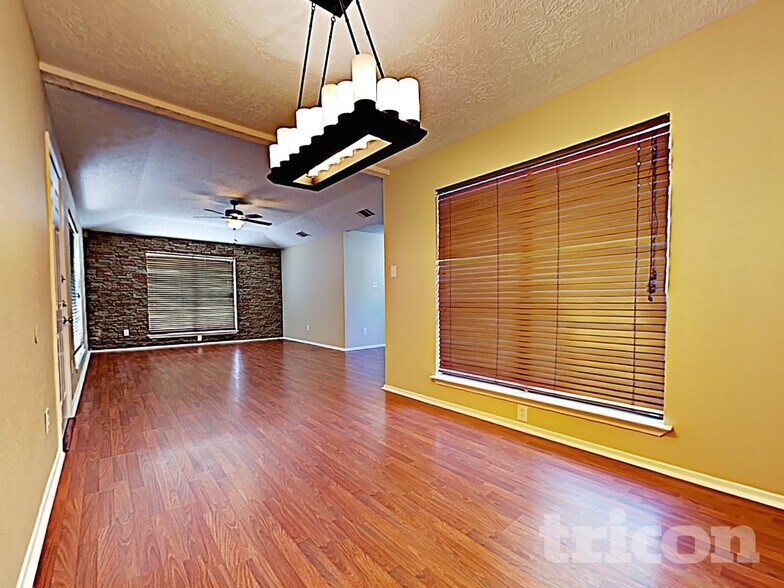 Building Photo - 2803 Jeb Stuart Dr