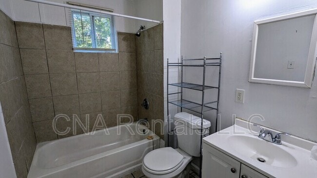 Building Photo - 370 Roosevelt Cir NE