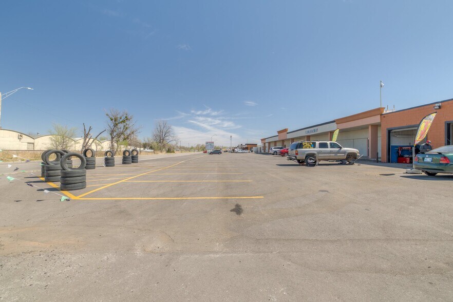 Building Photo - 3500 Newcastle Rd