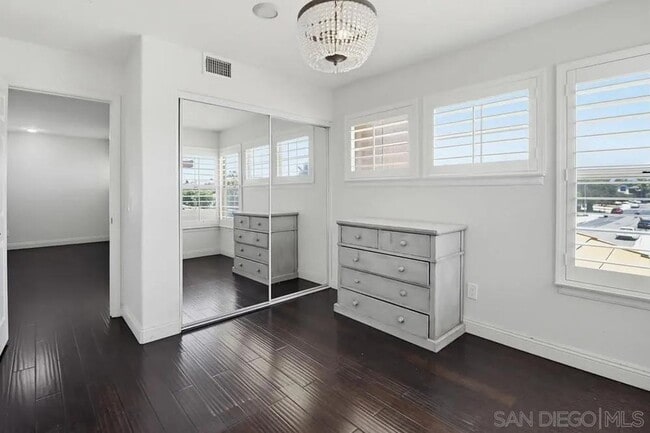 Building Photo - 561 Bayona Loop
