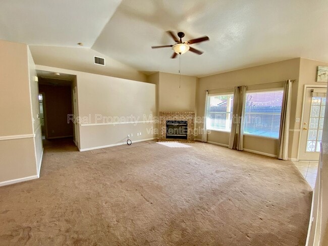 Building Photo - 6684 N Western Ave