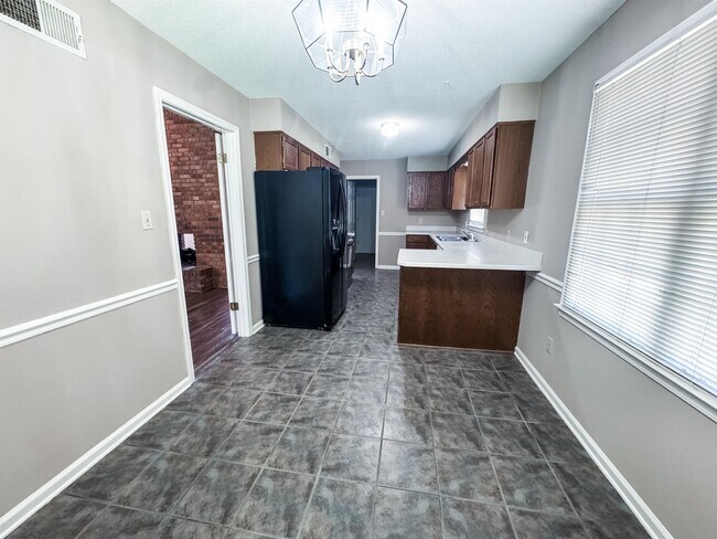 Building Photo - 510 Autumn Run Dr