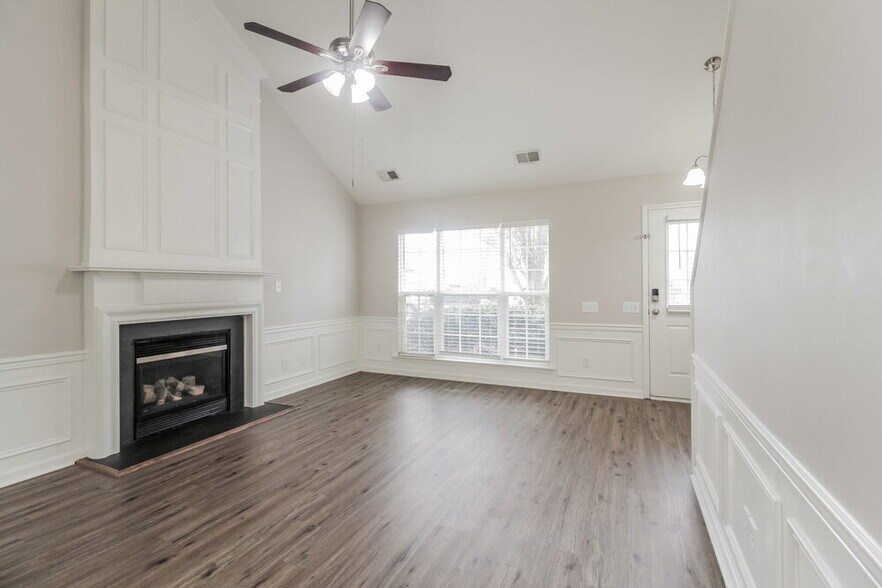 Building Photo - 9307 Bellegarde Dr