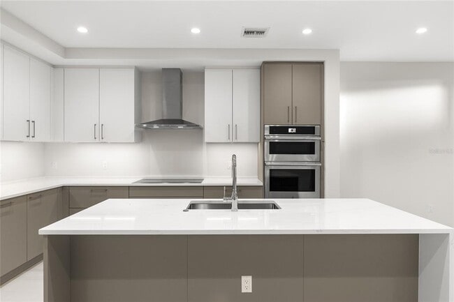 Building Photo - 275 1st Ave S