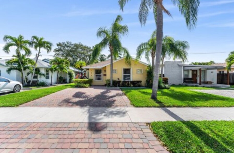 Front of home, entrance/parking - 1644 Jackson St