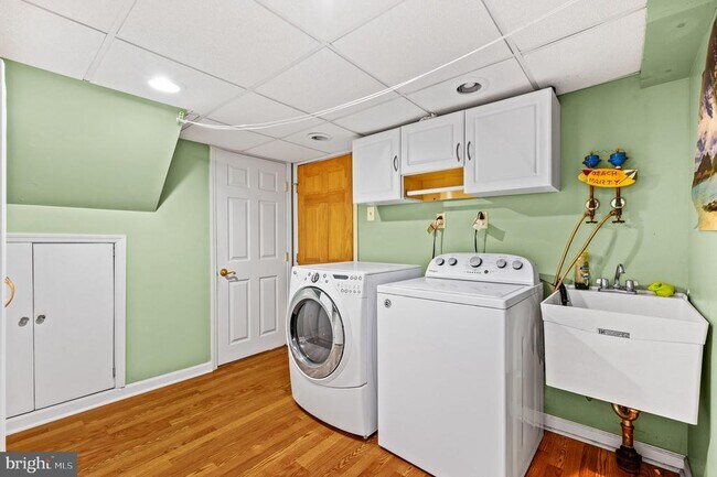 Building Photo - 3595 Oakhill Rd