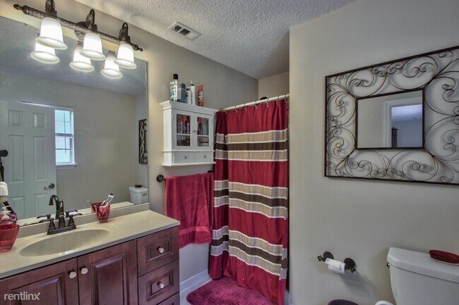 Building Photo - Beautiful 3/2 single family home
