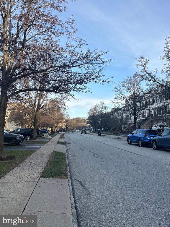 Building Photo - 233 Birchwood Dr