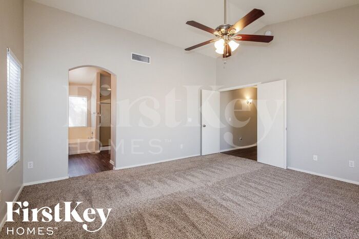 Building Photo - 2309 E Siesta Ln