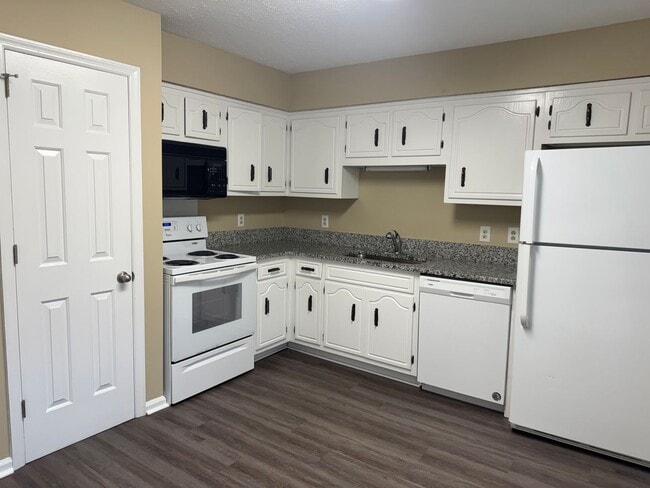 Building Photo - Huntington Parkway Duplex 1