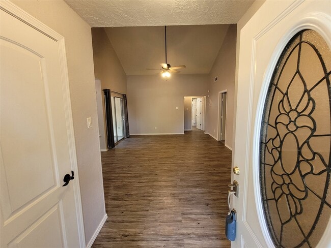 Building Photo - 9843 Mill Shadow Dr
