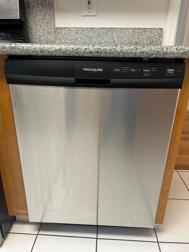 Building Photo - 255 Molimo Dr