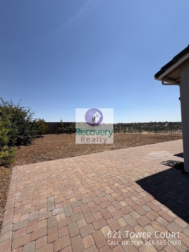 Building Photo - 621 Tower Ct