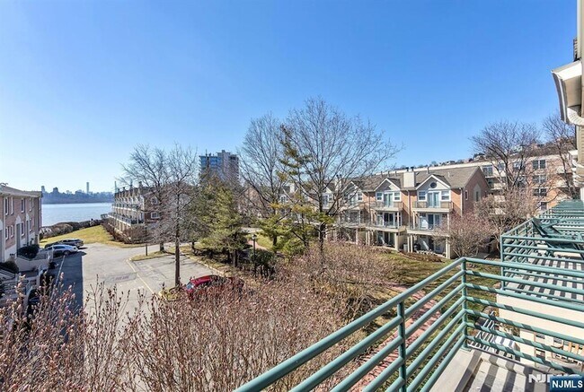 Building Photo - 16 Grand Cove Way