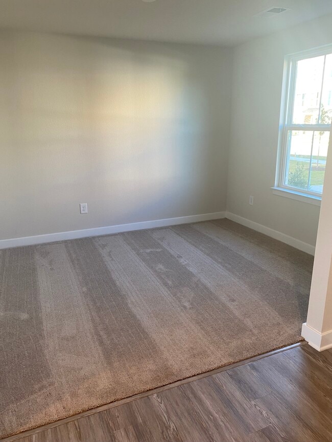 Building Photo - 140 Spring Grove Way