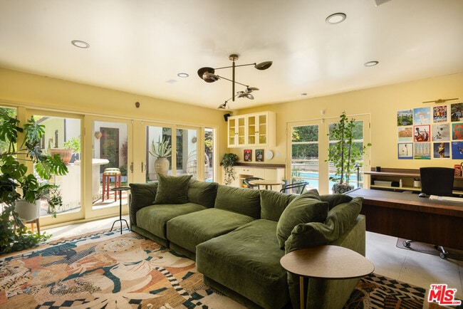 Building Photo - 1745 N Vista St