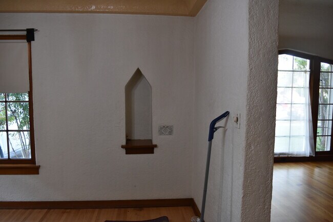 Dining Room, Arched Entry, mail drop - 423 S Indiana St