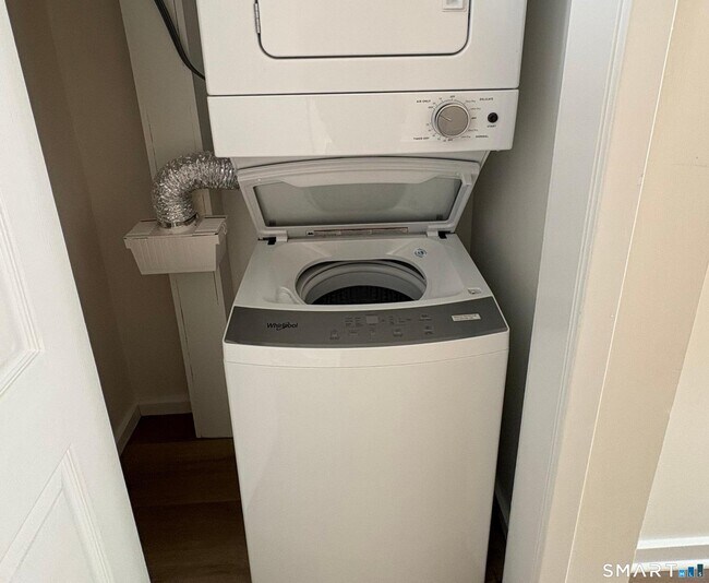 Building Photo - 295 Redstone Hl Rd