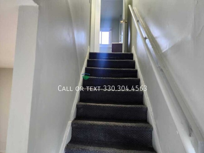 Building Photo - 147 Rhodes Ave