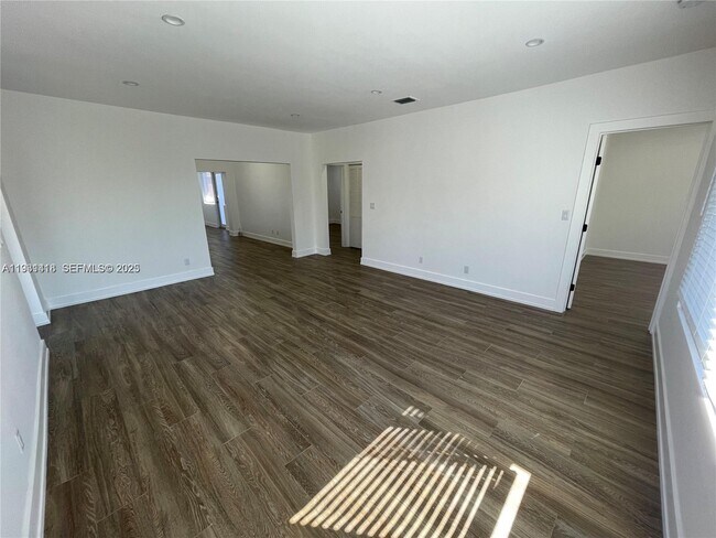 Building Photo - 1051 SW 8th Ave